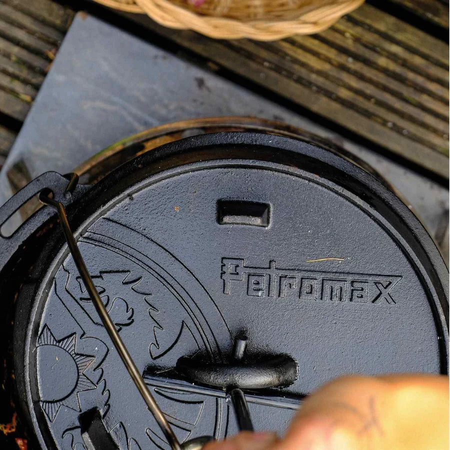 Petromax Dutch Oven 4.5t with feet